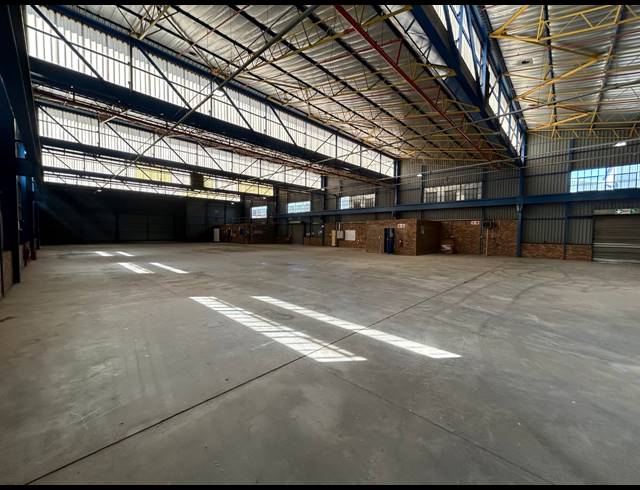 1,969M² WAREHOUSE TO LET IN CLAYVILLE